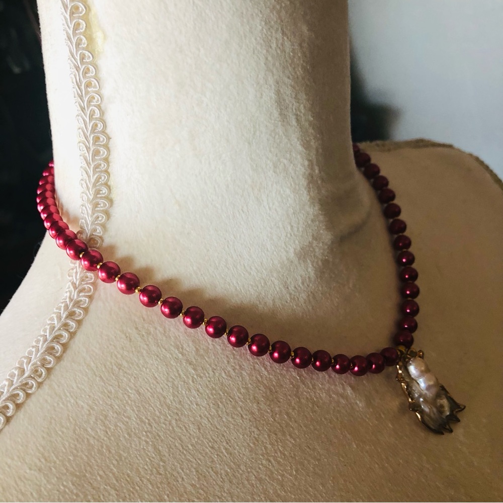 Handcrafted repurpose baroque pearl medallion pendant Czech glass Pearl necklace - Picture 6 of 13